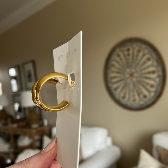 **COPY** Mejuri Chunky Gold Hoops - Picture 7 of 10